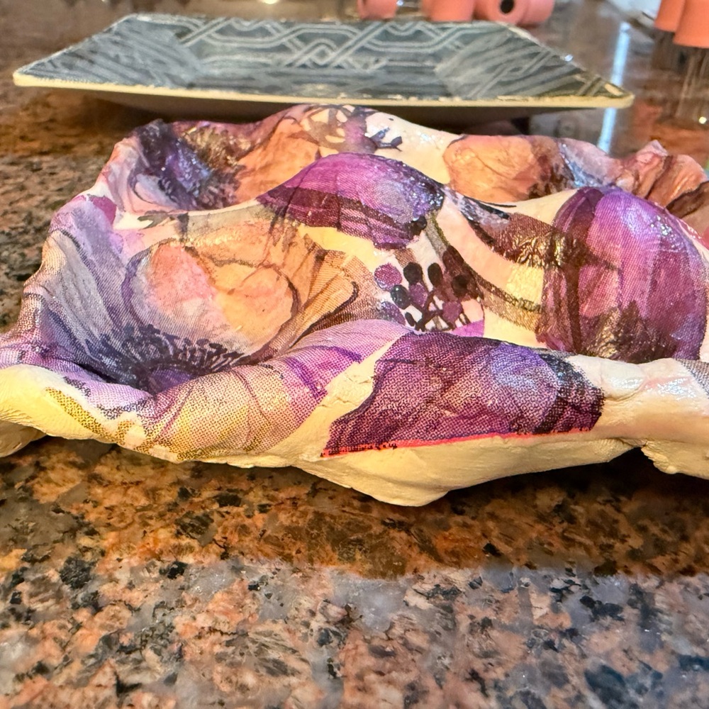 Floral Egg Holder - Picture 3 of 4
